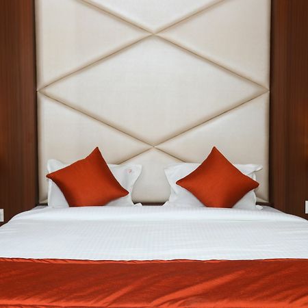 Hotel Spring Inn Мумбаи Экстерьер фото