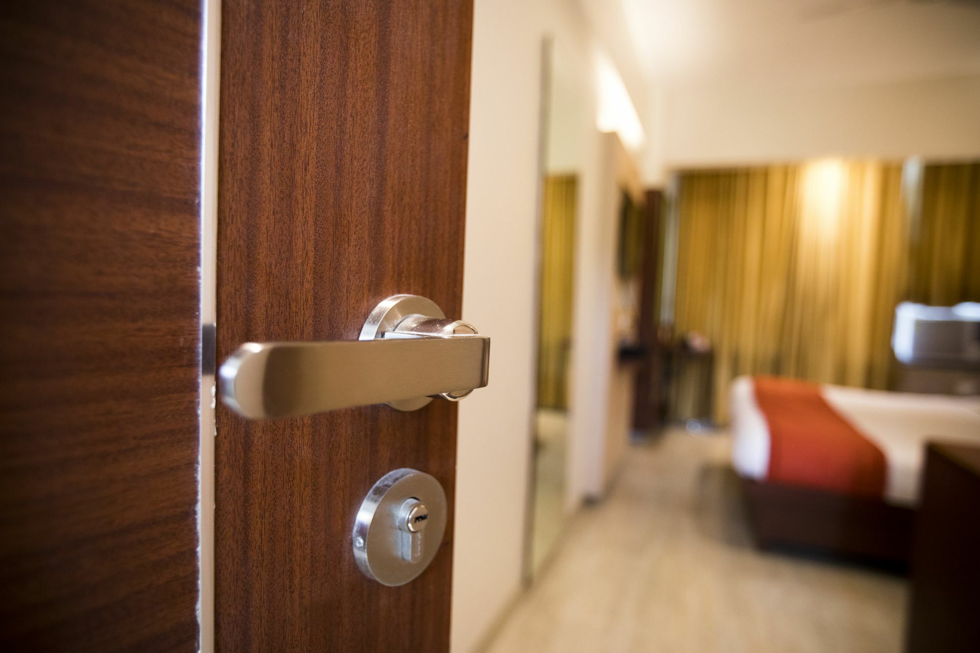 Hotel Spring Inn Мумбаи Экстерьер фото
