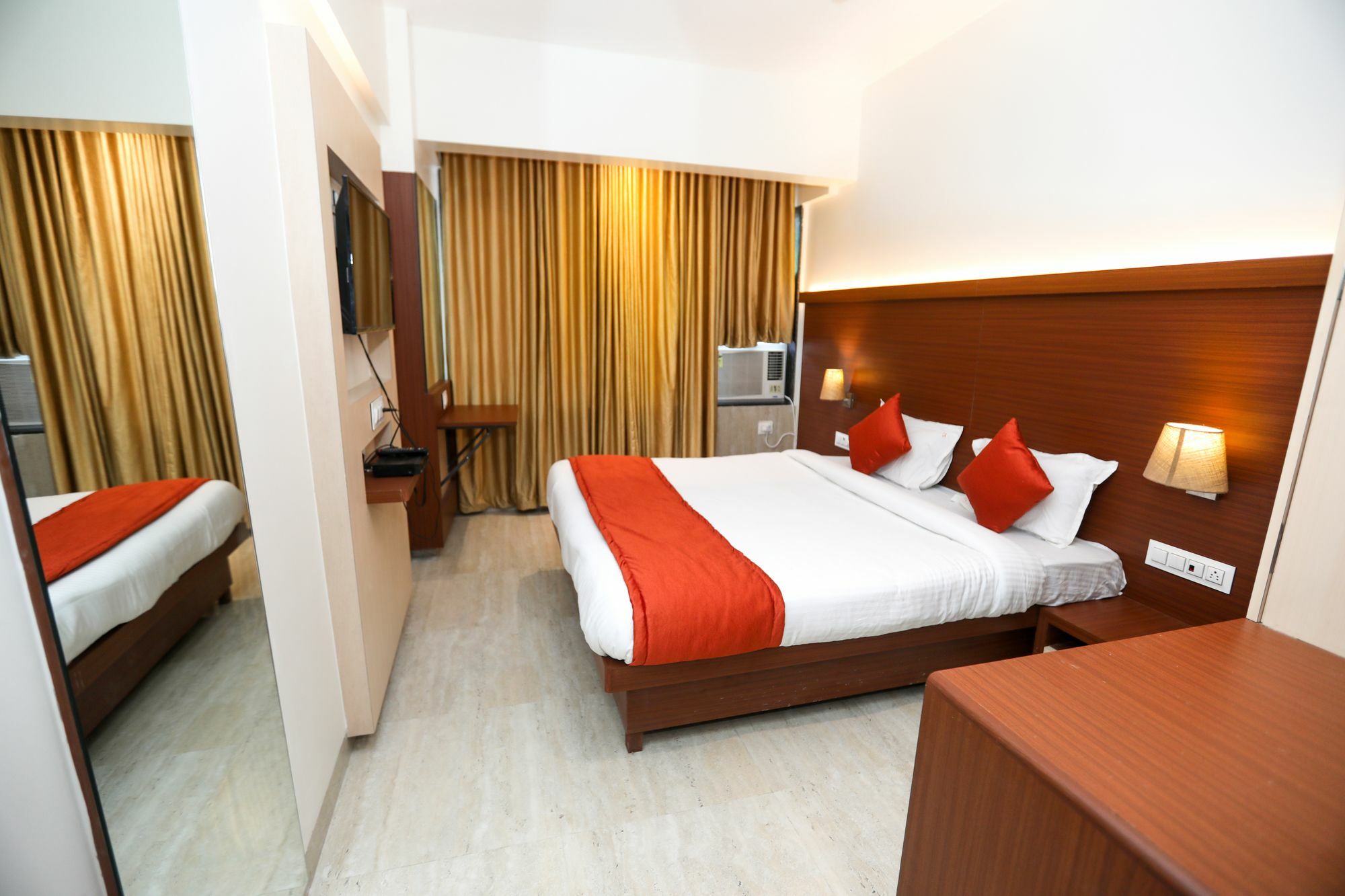 Hotel Spring Inn Мумбаи Экстерьер фото