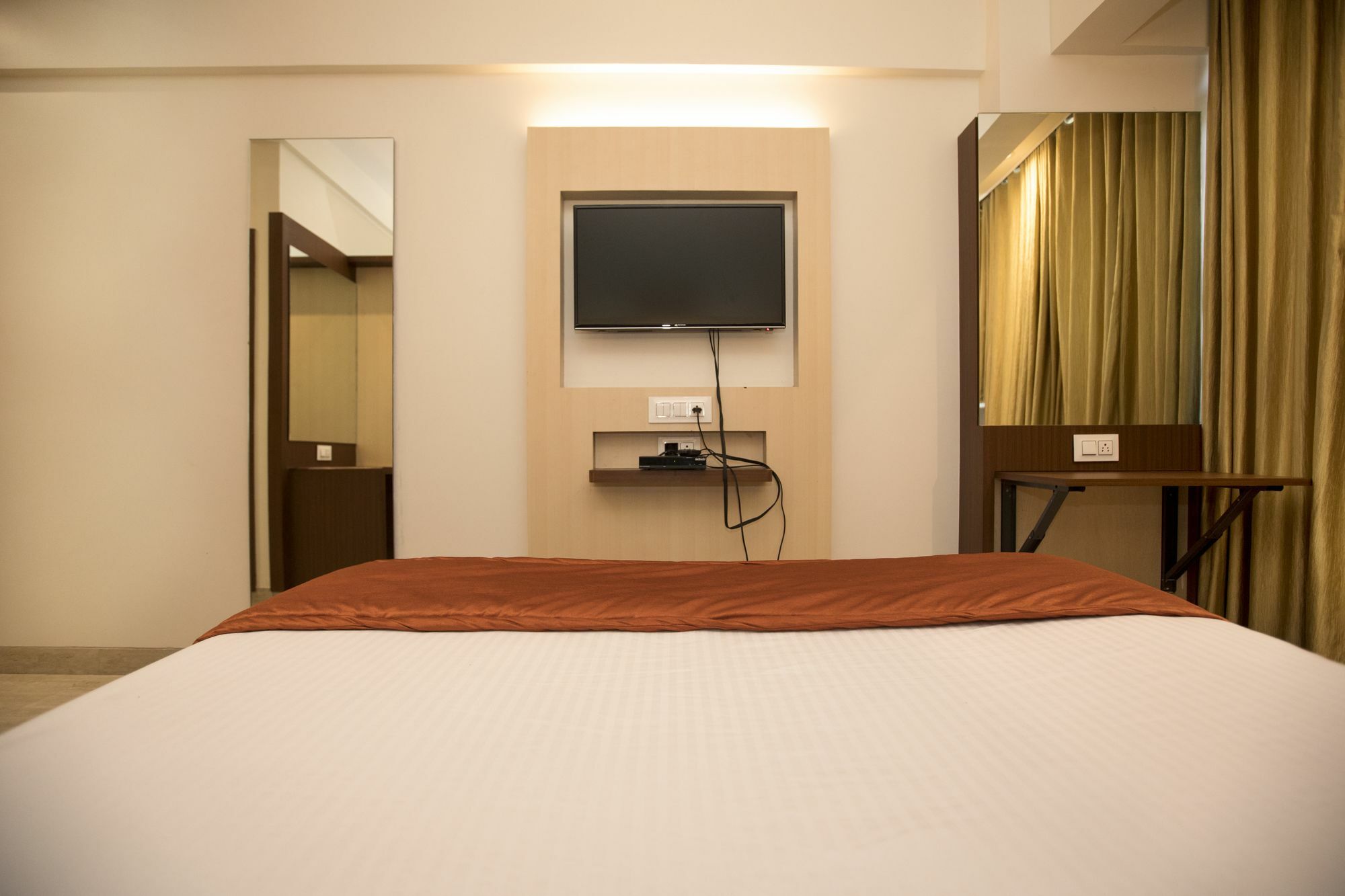 Hotel Spring Inn Мумбаи Экстерьер фото