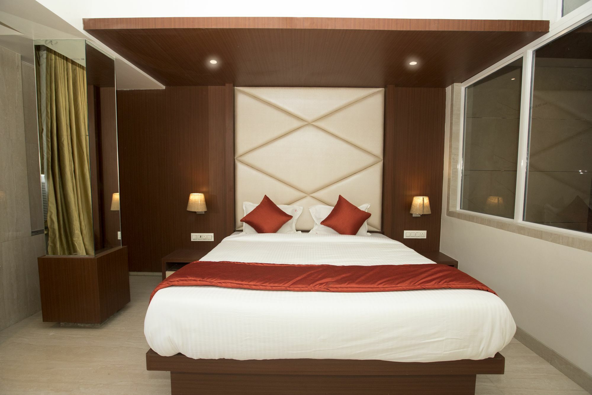 Hotel Spring Inn Мумбаи Экстерьер фото